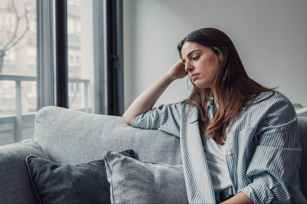 Vrouw met emotionele en psychische klachten als voorbeeld van immateriële schade