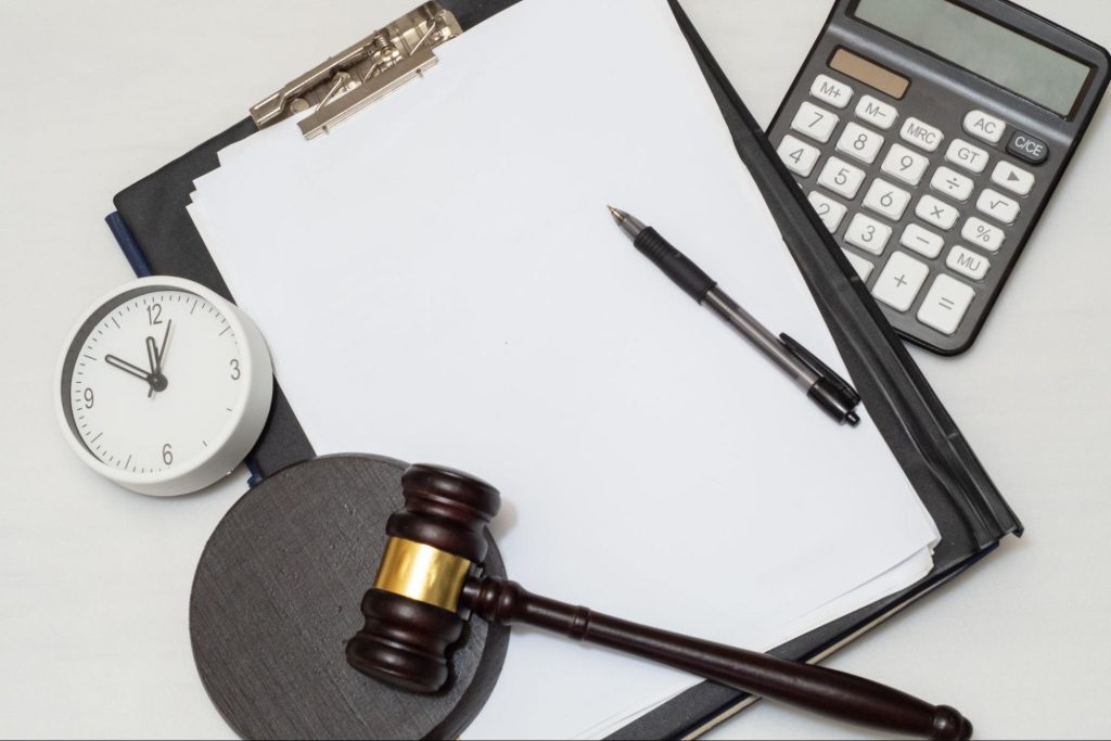 Juridisch dossier met documenten en bewijsstukken voor immateriële schade en schadeclaim